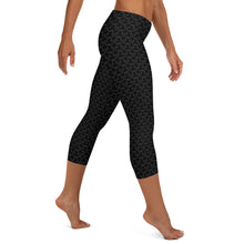 Load image into Gallery viewer, Star Black Capri Leggings