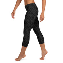 Load image into Gallery viewer, Star Black Capri Leggings