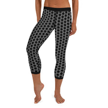 Load image into Gallery viewer, Star Gray Capri Leggings